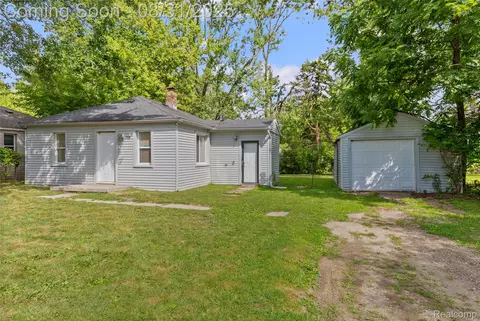 375 E Sheffield Ave, Pontiac, MI 48340