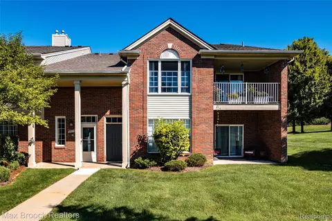1874 Flagstone Cir, Rochester, MI 48307
