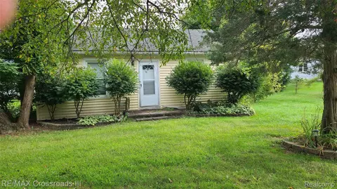 9486 Willis Rd, Augusta, MI 48191