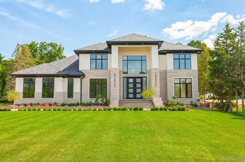 1147 Rainier Ave, Rochester Hills, MI 48307