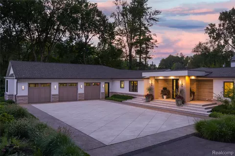 4806 Walnut Lake Rd, Bloomfield Hills, MI 48301
