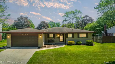 5292 Abington Dr, Troy, MI 48085