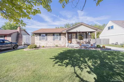 25298 Castlewood Dr, Woodhaven, MI 48183