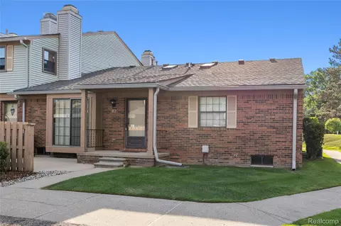 1831 N Arbor Way Dr #18, Canton, MI 48188