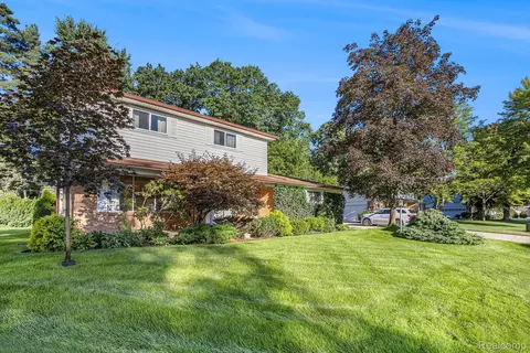 6603 Guildford Dr, Utica, MI 48316