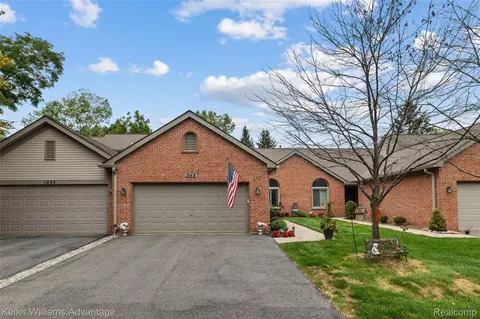 1048 Pinewood Ct #40, Brighton, MI 48116