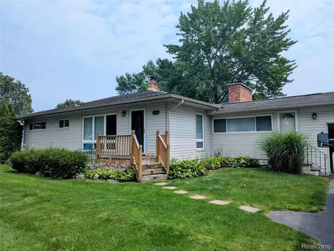 1154 Genella St, Waterford, MI 48328