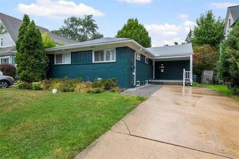 10534 Kingston Ave, Huntington Woods, MI 48070