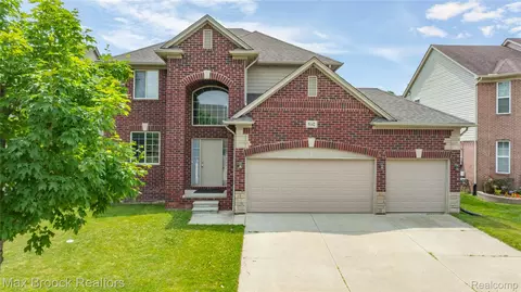 5142 Trailwood Ln, Warren, MI 48092