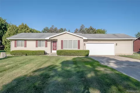 6120 King Arthur Dr, Mundy, MI 48473