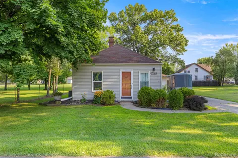 26730 Haig St, Taylor, MI 48180