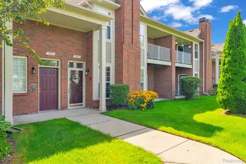 15297 Yale Dr, Clinton Township, MI 48038