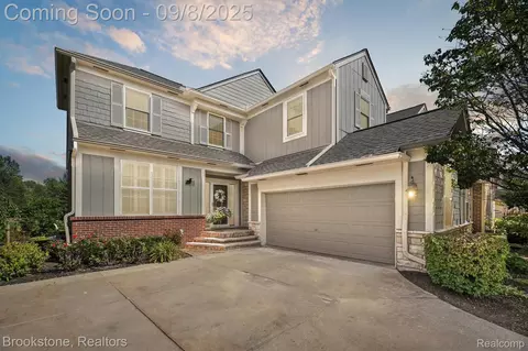 3628 Winding Brook Cir, Rochester Hills, MI 48309
