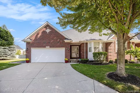 44345 Nova Dr, Sterling Heights, MI 48314