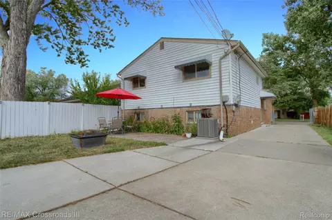 7367 Cavell St, Westland, MI 48185