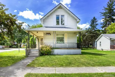 714 S 8th St, St. Clair, MI 48079