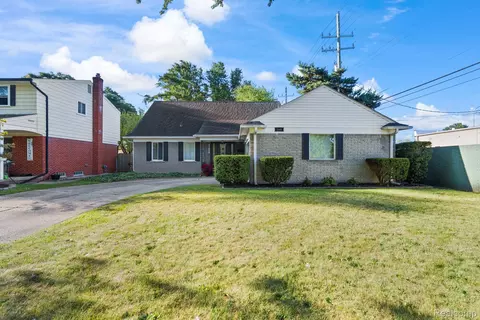 21500 Erben St, Saint Clair Shores, MI 48081