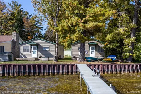 81 S Black River Rd, Waverly, MI 49765