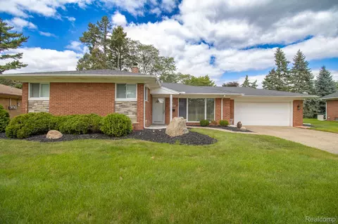 33660 Wood St, Livonia, MI 48154