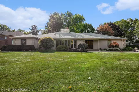 855 N Pemberton Rd, Bloomfield Hills, MI 48302