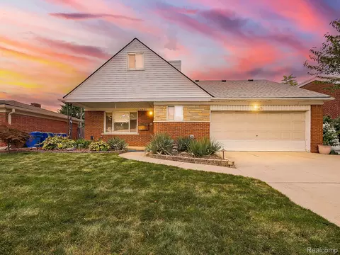 26443 Marilyn Ave, Warren, MI 48089