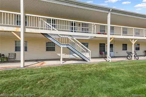 20887 Flora St, Roseville, MI 48066