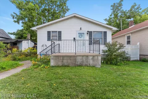 417 St Joseph St, Trenton, MI 48183