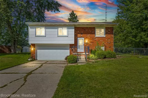 301 Cree Ct, Tecumseh, MI 49286