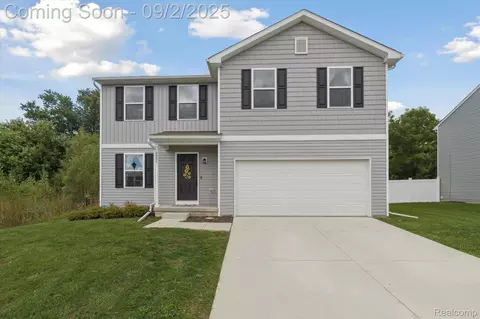 6055 Regency Dr, Burton, MI 48519
