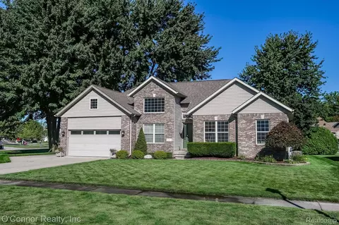 940 Covington Ct, Marysville, MI 48040