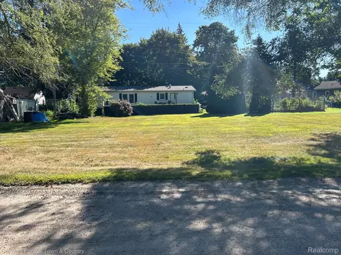 9150 Butternut Rd, Northfield, MI 48189