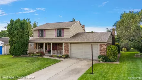 393 Coldiron Dr, Rochester Hills, MI 48307