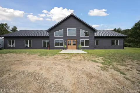 6318 Clear Lake Rd, Goodland, MI 48444