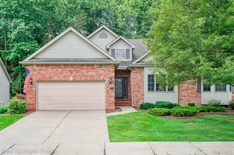 13111 Harbor Landings Dr, Fenton, MI 48430