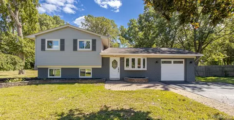 5357 Farm Rd, Waterford, MI 48327