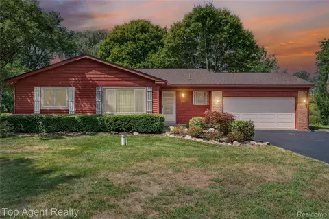 1943 Shewchenko Dr, Highland, MI 48356