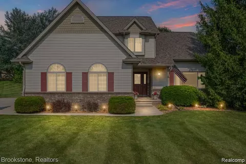5280 Brantford Ct, Grand Blanc, MI 48439