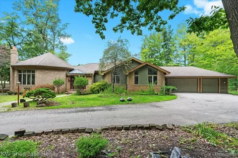7950 Clement Rd, Village Of Clarkston, MI 48346