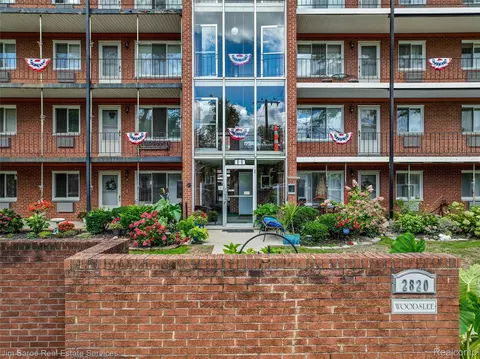 2820 Woodslee Dr #403, Royal Oak, MI 48073