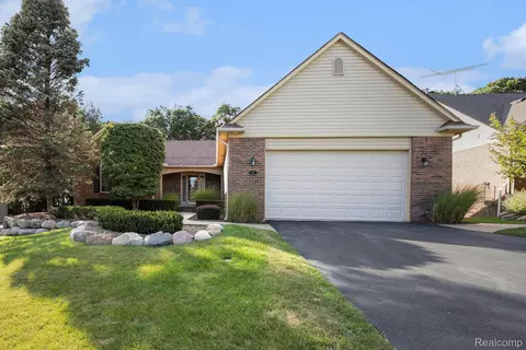 113 State St, Oxford, MI 48371
