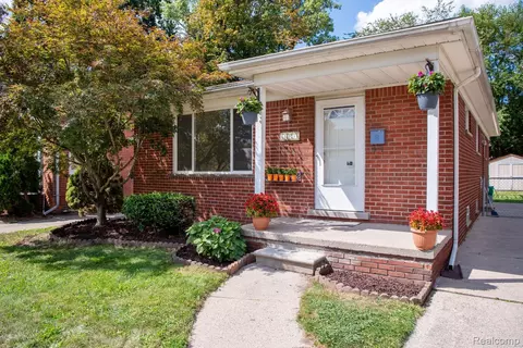6873 Mayburn St, Dearborn Heights, MI 48127