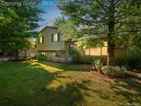 33545 Annland St, Farmington Hills, MI 48331