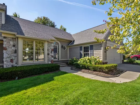 718 Upper Scotsborough Way, Bloomfield Hills, MI 48304