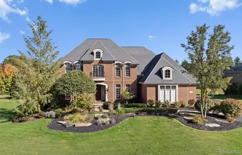 3889 Trout Creek Ln, Oakland, MI 48363