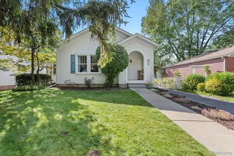 135 N Holbrook St, Plymouth, MI 48170