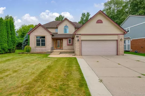 34276 Cherry Hill Ln, Chesterfield, MI 48047