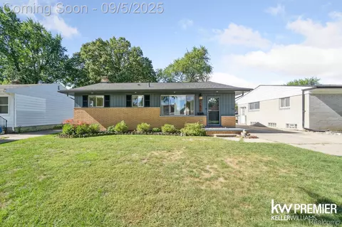 22836 Socia St, Saint Clair Shores, MI 48082