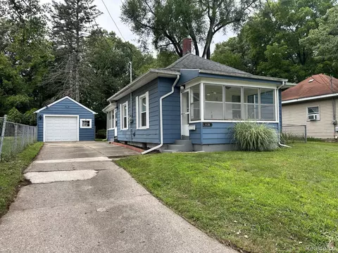 1126 Walker St, Jackson, MI 49202 photo 1
