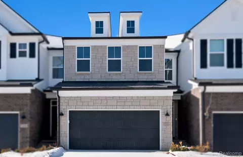 5577 E Spaniel Dr, Pittsfield, MI 48108