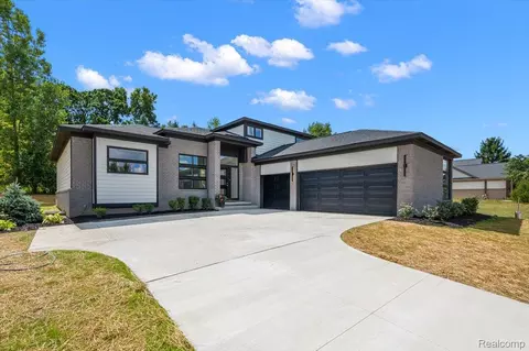 8828 Stonewall E, Independence, MI 48348